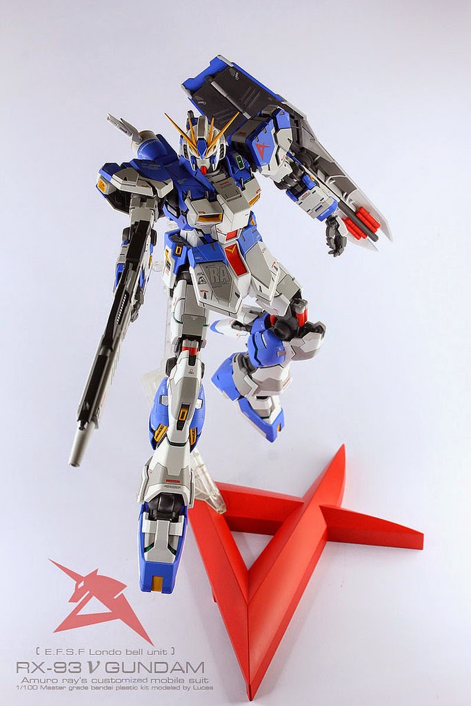 MG RX-93 NU Gundam modeled by Ivan Luke Fernandezphoto