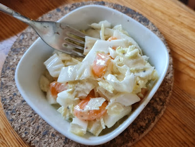 Chinakohl-Mandarinen-Salat mit Kombucha-Joghurt-Dressing