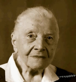 Photographer transformed into Gifs extension of Aging face, and took portraits of ten people aged over 100. 