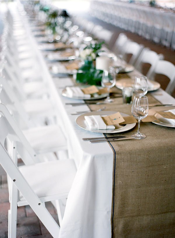 When I saw these burlap table runners on Style Me Pretty I knew I had to 