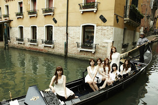 T-ara Europe Venice Gondola