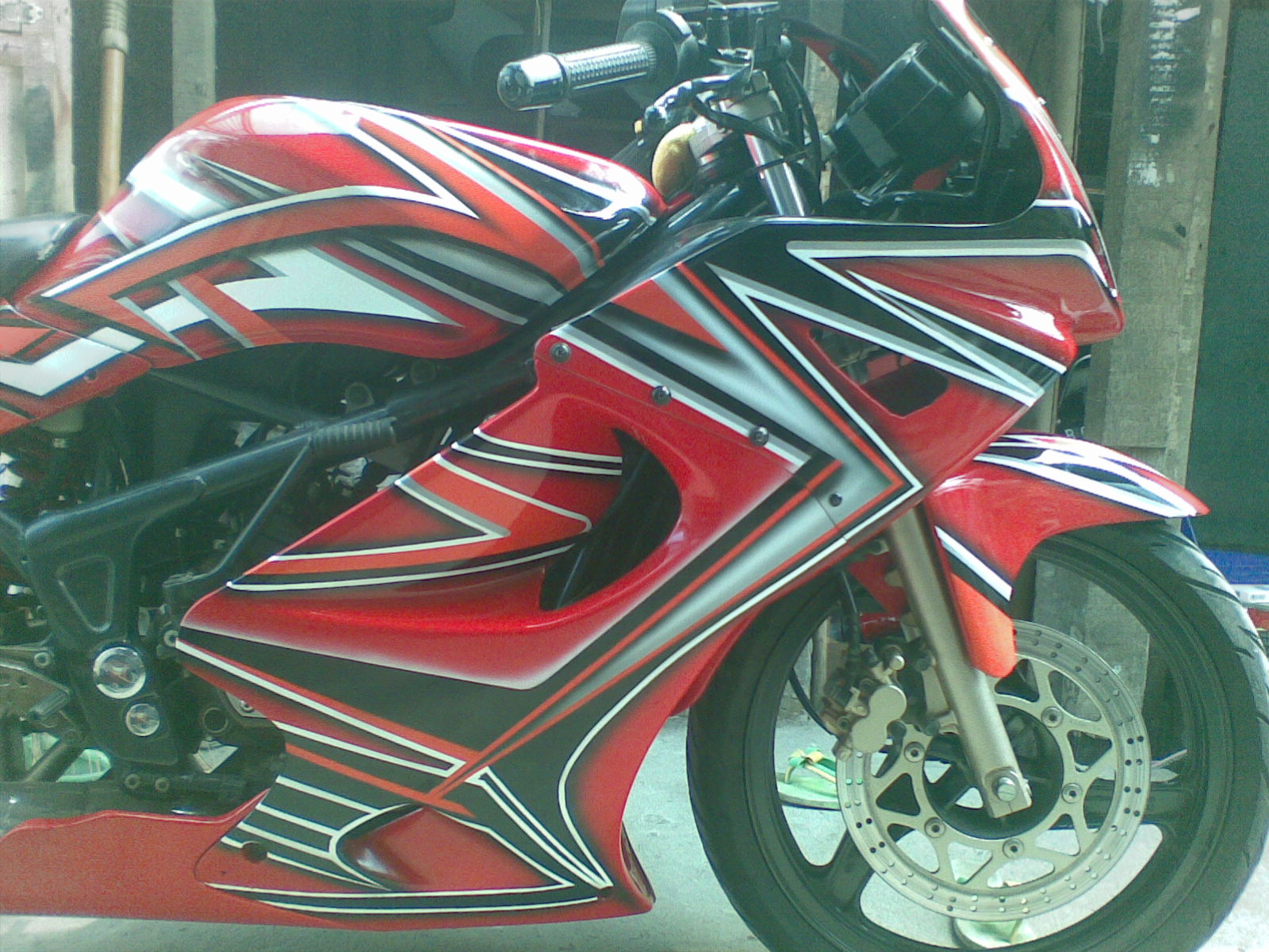 Ini adalah step by step pengerjaan airbrush Kawasaki Ninja RR. Sang  title=