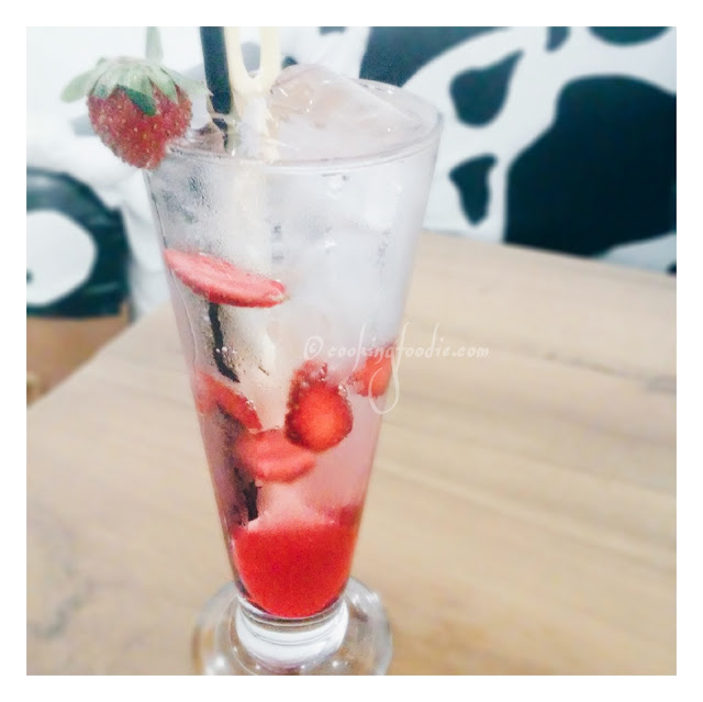 minuman strawberry