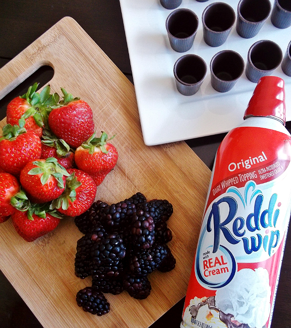 Fresh Summer Berries with Reddi-Wip #BerryJoyfulSweeps