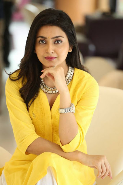 Telugu actress Avanthika cute looks in yellow dress