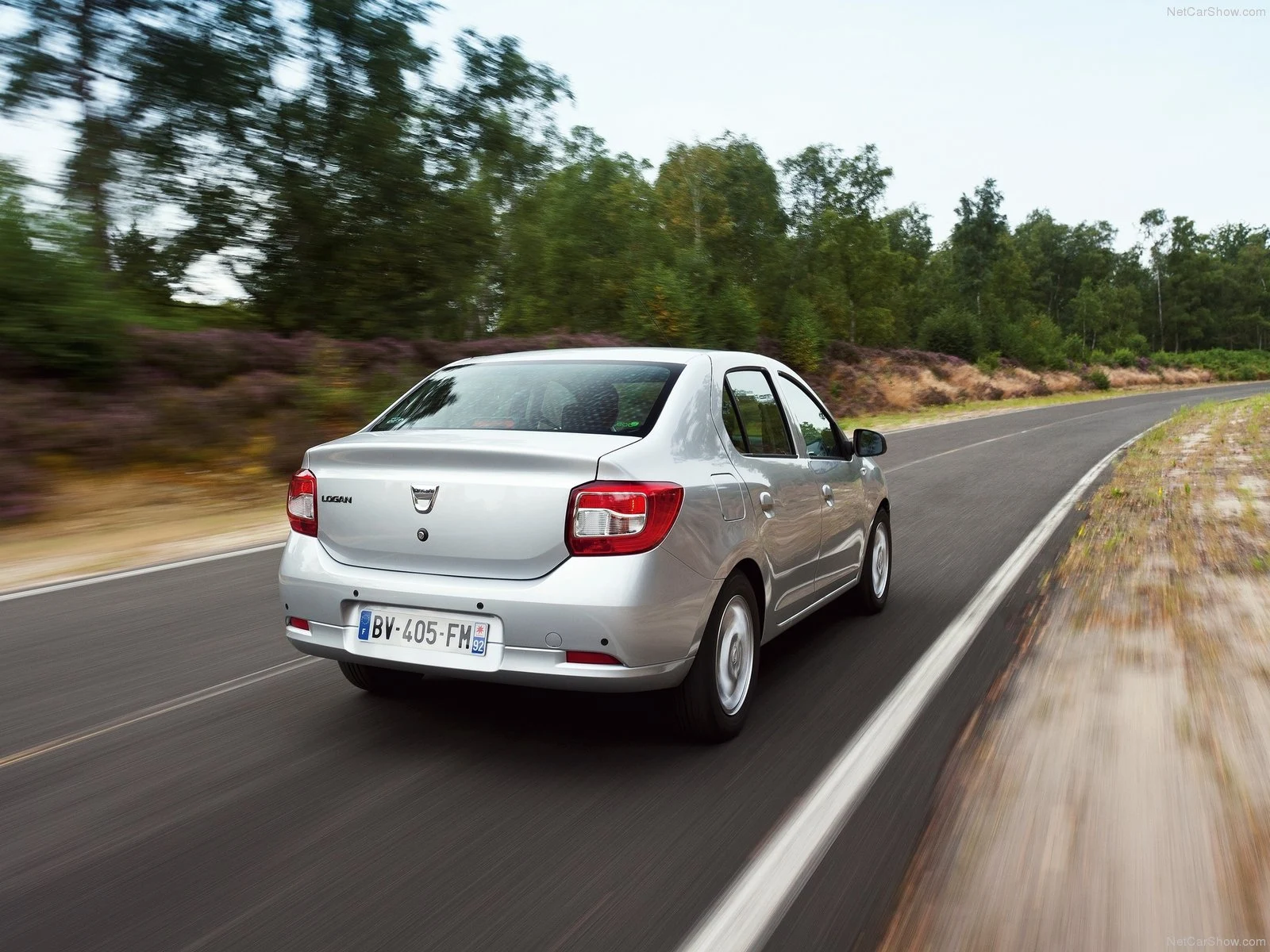 Hình ảnh xe ô tô Dacia Logan 2013 & nội ngoại thất