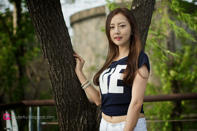 1 Eun Jung - White shorts and a black crop top - very cute asian girl-girlcute4u.blogspot.com