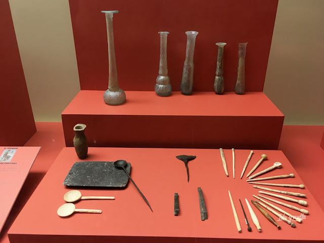 Museo Albacete cosméticos paleta y horquillas