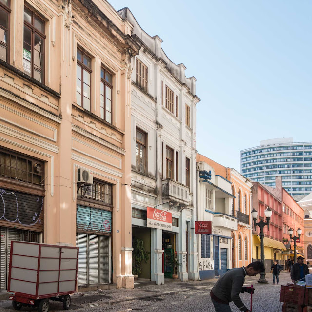 Edifício eclético na Rua Saldanha Marinho, 66 em Curitiba