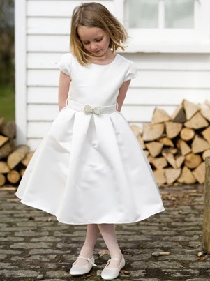 http://www.firstholycommunionday.co.uk/first-holy-communion-collection---nicki-macfarlane-couture-designer-communion-dresses-597-c.asp