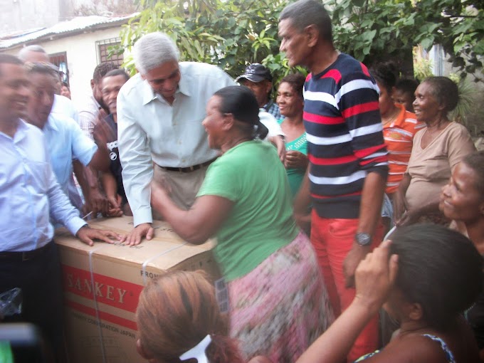 Diputado Nelson Guillén distribuye cientos de regalos a las madres en San Cristóbal