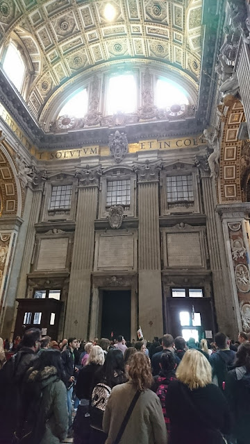 14-Basilica-di-San-Pietro-interior-entrance-4-day-rome-itinerary