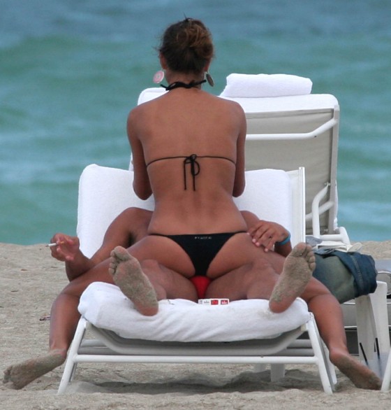 Alena Seredova hot in Bikini at Miami Beach
