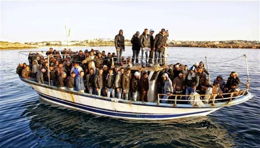 Μουσουλμάνοι ΛΑΘΡΟΜΕΤΑΝΑΣΤΕΣ Έριξαν στο νερό 12 ΧΡΙΣΤΙΑΝΟΥΣ άτυχους ανθρώπους για να τους πνίξουν - Αυτούς μας στέλνουν στην Ελλάδα