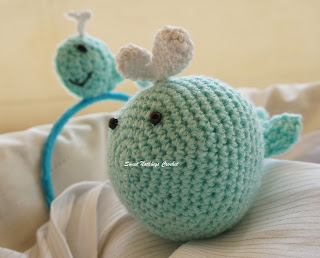 free crochet whale stuff toy pattern, free crochet whale amigurumi pattern, free crochet whale headband pattern, free crochet whale motif pattern