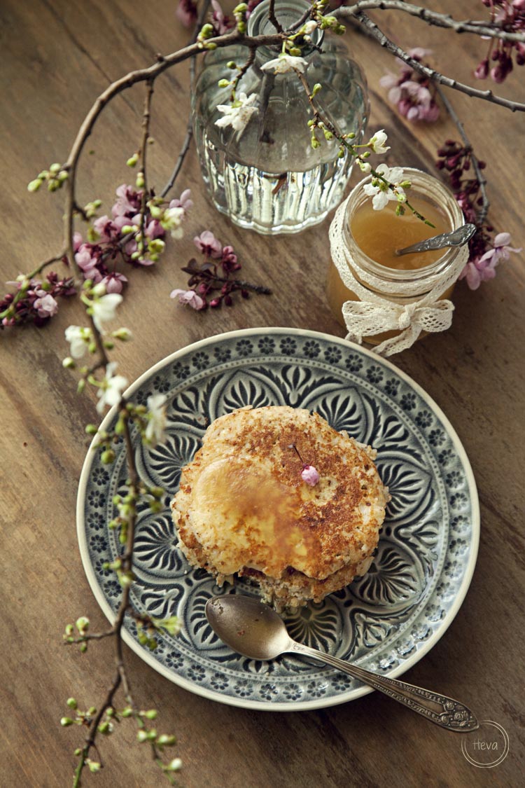 Pancakes de arroz y almendra con sirope de limón