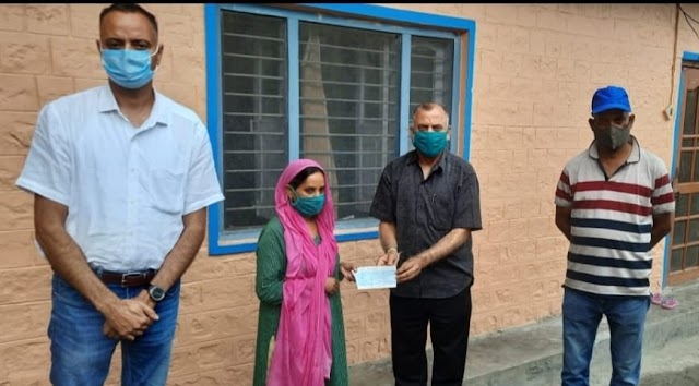  कोरोना से प्रभावित परिवार को दिये 21 हजार
