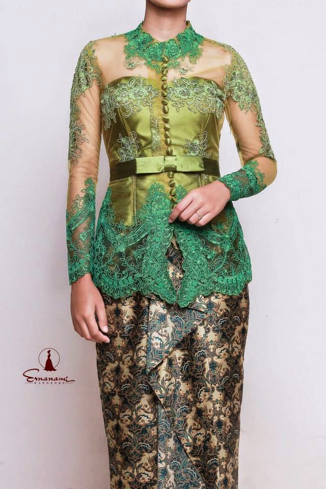  Kebaya Wisuda Modern Warna Hijau 