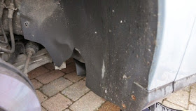 Damage to Passat wheel arch liner, T25 screws visible