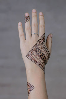 Intricate Lacey Prints Short Mehndi Design,latest mehndi design photo,mehndi design photo,mehndi,