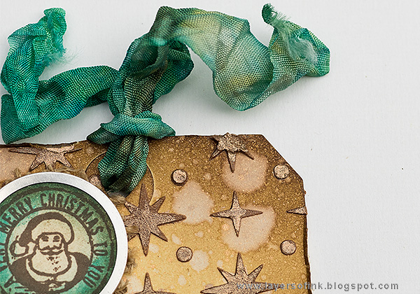 Layers of ink - Snowman Shimmery Tag Tutorial by Anna-Karin with Tim Holtz Simon Says Stamp STAMPtember set