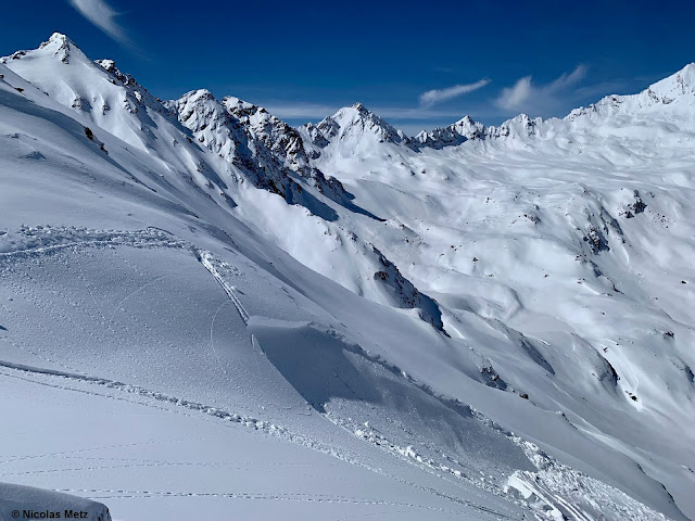 Einfahrtsspur Lawine Nörderberg. Primär löste sich ein Triebschneepaket. (Foto: 28.03.2023)