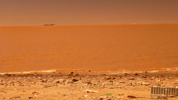 A via Sunglasses Polarized Picture of the Río de la Plata in Buenos Aires, Argentina