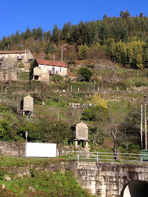 by E.V.Pita (2014) / Galician barns / Por E.V.Pita (2014) Hórreos de Galicia