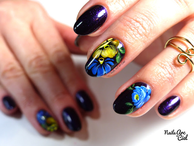 Nail art - Fleurs façon Zhostovo par Nails Arc en Ciel