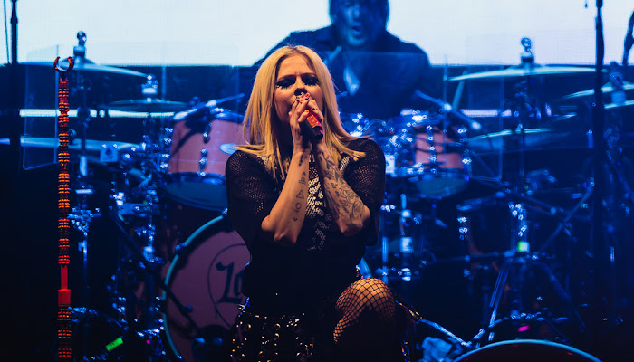 Avril Lavigne ofrece una fascinante lista de canciones en el Alexandra Palace de Londres