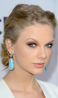 Taylor Swift Updo Hairstyles