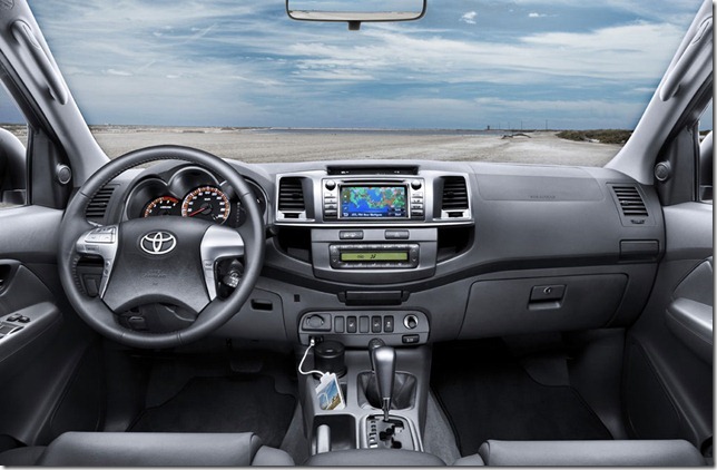 2012-Toyota-Hilux-3