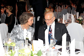The queen received the distinction, created in 2005 as a private initiative, in the town of Hattingen at a gala during which she was honored for her role in the fight against Alzheimer's.
