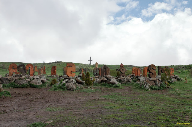 15-05-15 Hovanavanq, Saghmosavanq y monumento al alfabeto armenio. - Una semana en Armenia (11)