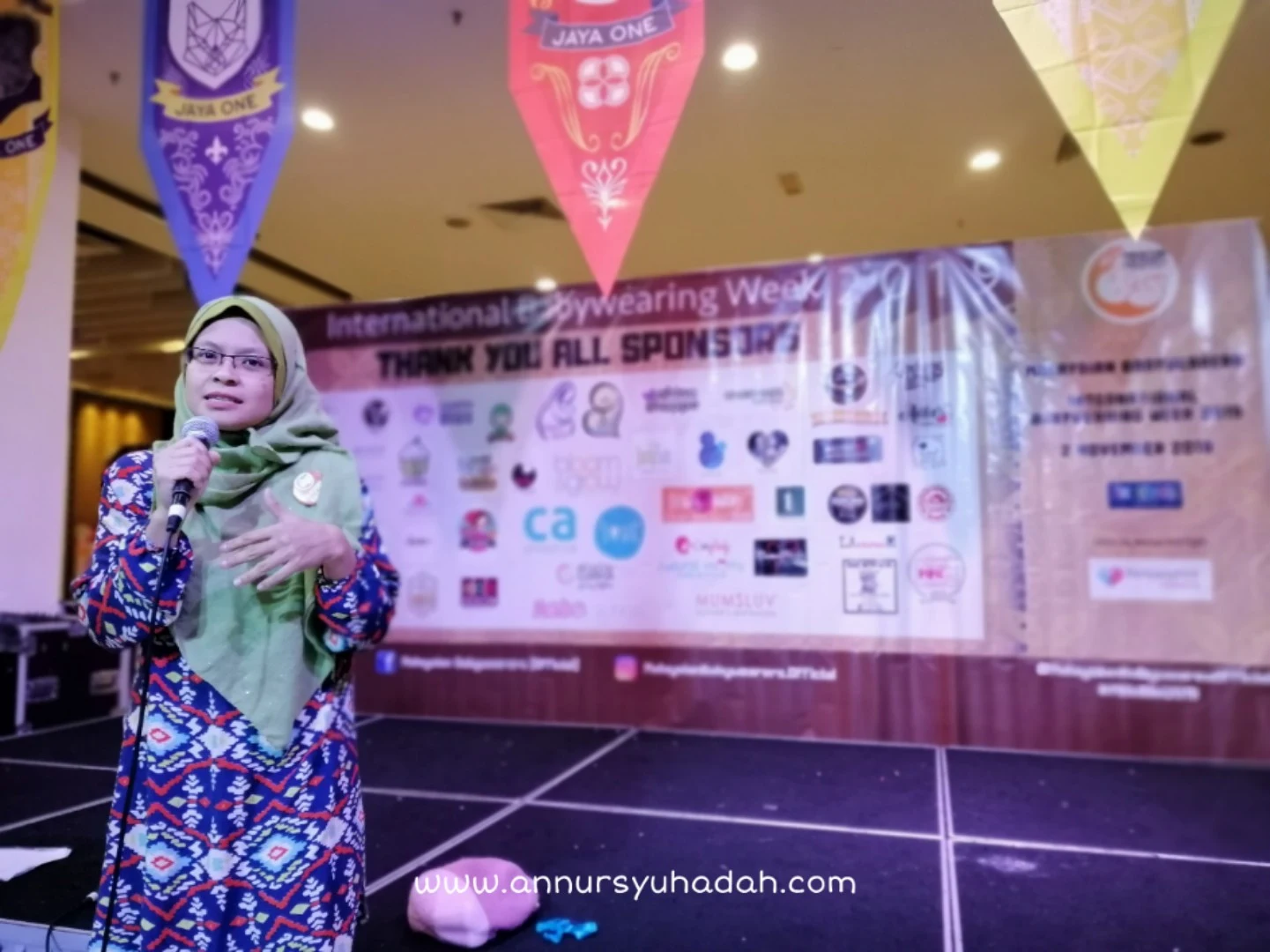 International Babywearing Week (IBW) is a week-long opportunity to celebrate, promote, advocate for, and focus media attention on the many benefits of babywearing, Babywearing Week 2019 di The School by Jaya One, Malaysian Babywearers (Persatuan Penggendong Bayi Malaysia)
