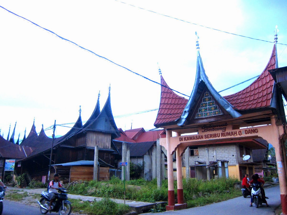 Travelholic: One Thousand Rumah Gadang Village / Nagari 