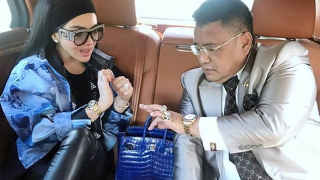 Kepanasan Saat Sidang First Travel, Syahrini: Pak Hakim Saya Boleh Buka Jaket Gak?