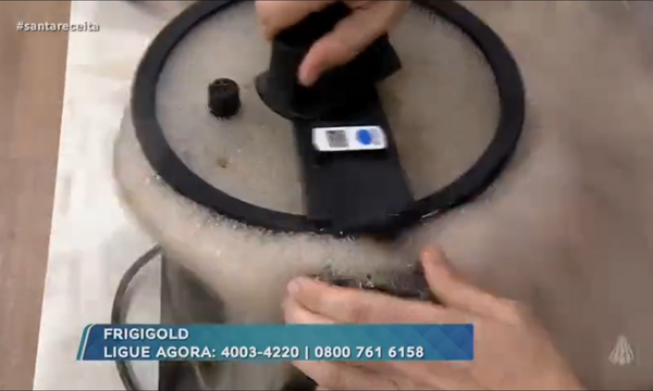 Panela de pressão 'explode' ao vivo em programa de TV e reação de chef viraliza