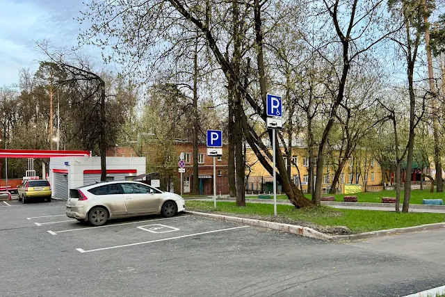 Большая Филёвская улица, АЗС «Лукойл», морг Городской клинической больницы № 51, Центр гигиены и эпидемиологии в городе Москве