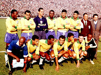 Selección de BRASIL - Temporada 1961-62 - Djalmar Santos, Zito, Gilmar, Zozimo, Nilton Santos y Mauro; Garrincha, Didí, Vavá, Amarildo y Zagallo - CHILE 2 (Toro y Sánchez) BRASIL 4 (Garrincha 2, Vavá 2) - 13/06/1962 - Campeonato del Mundo de Chile 1962, semifinal - Santiago de Chile, Chile, Estadio Nacional