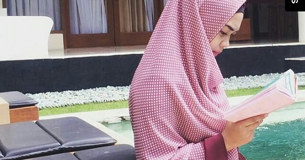 Anggunya Ria  Ricis  Dengan Style Polkadot Kreasi Jilbab 