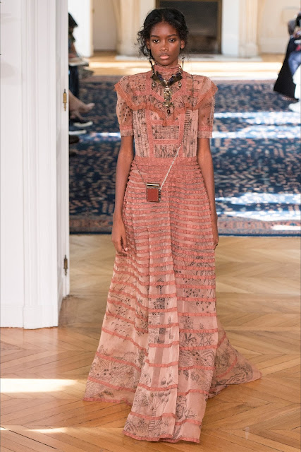 valentino ss17 paris fashion week, valentino paris fashion week, paris fashion week, valentino ss 17, fashion need, runway report paris fashion week, valentino paris fashion week, valentino garavani, valentina rago