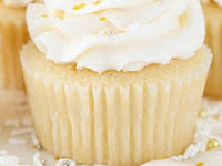 Moist Vanilla Cupcakes