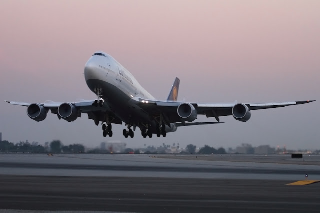 Lufthansa Boeing 747-8 Intercontinental Beautiful Takeoff