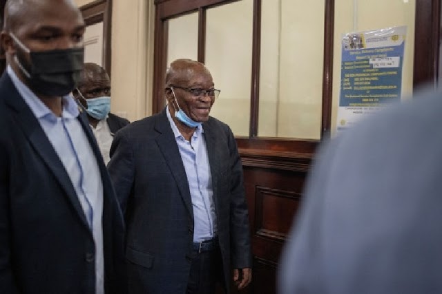  Juiz retira-se do julgamento do caso de corrupção de Jacob Zuma
