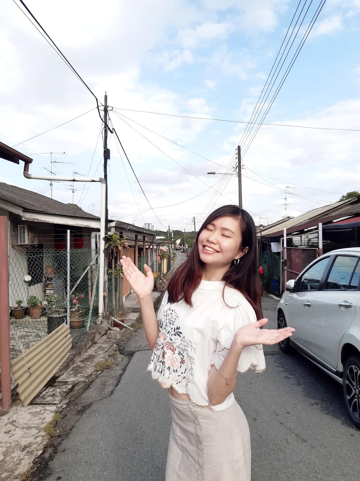 Girl who like photography, learning, singing, travelling... She has lots of dream to achieve...