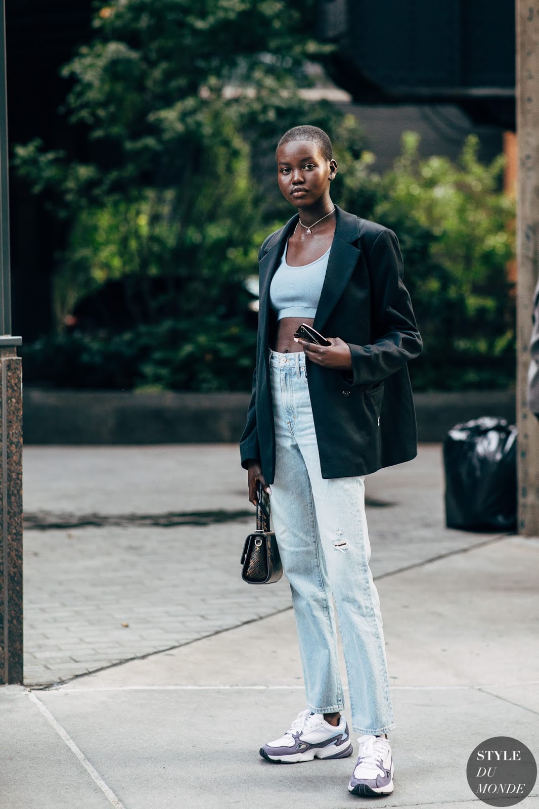 You Can Wear This Model Off-Duty Look Anywhere