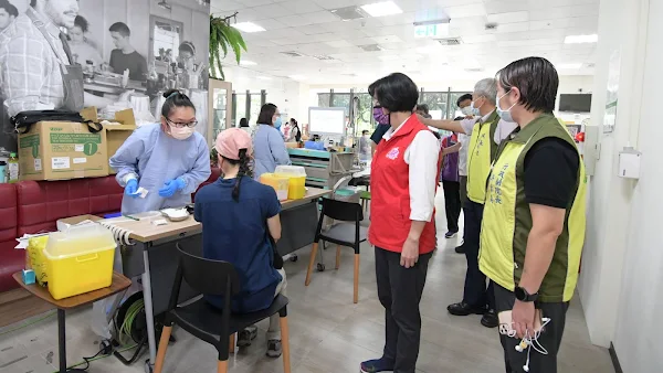 彰化疫苗預約接種採生日分流 王惠美視察秀傳醫院接種站