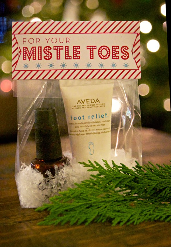 http://ivyinthebay.com/2012/12/17/for-your-mistle-toes-free-printable/