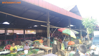 Pasar Beriman Tomohon